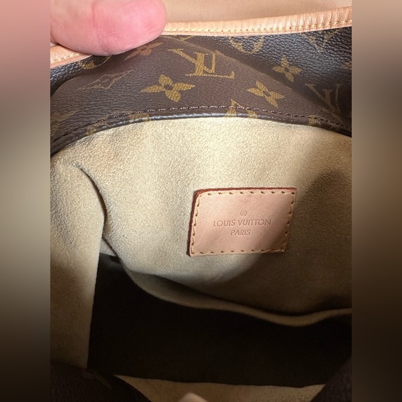 Stunning MM artsy Louis Vuitton tote selling for friend she’s firm on price - Picture 13 of 16